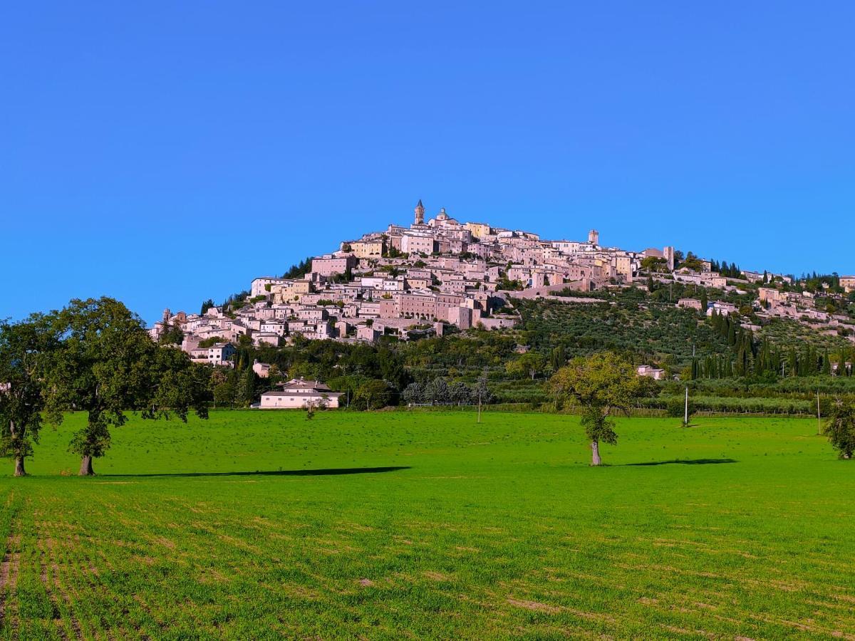 Il Cortiletto Casa Vacanza Trevi Luaran gambar