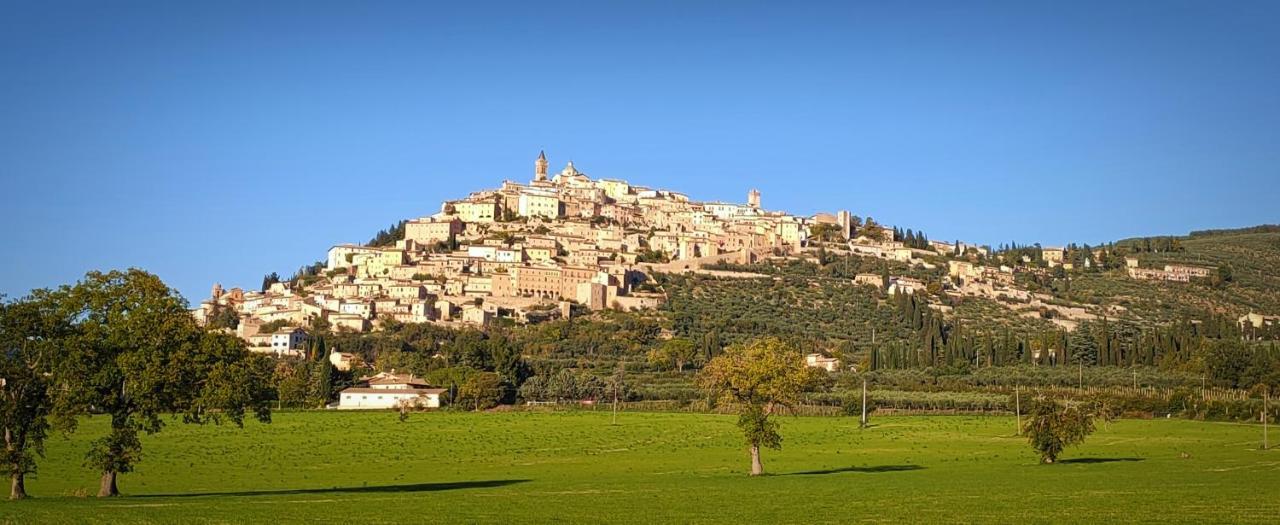 Il Cortiletto Casa Vacanza Trevi Luaran gambar